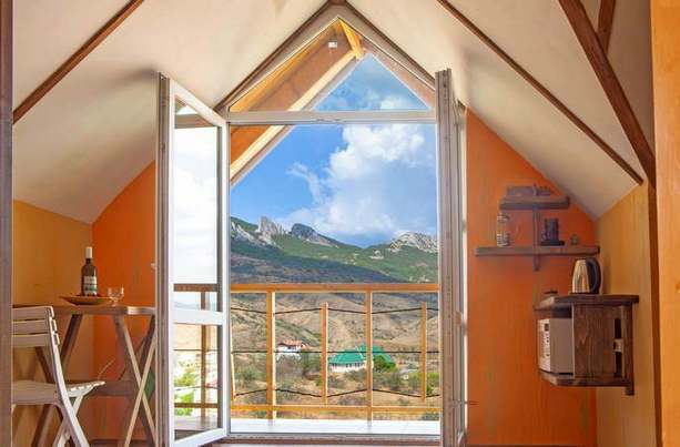 <span style="font-style: italic;">"Мансарда": трёхместный номер с балконом на 2 этаже (23 кв.м)</span>